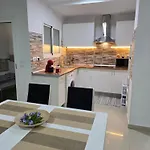 Strelitzia House Appartement *