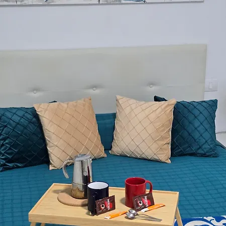 Strelitzia House Апартаменти